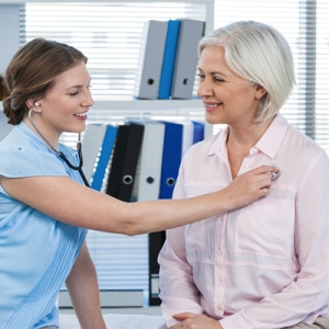 Tenho dor de garganta, devo ir ao médico?